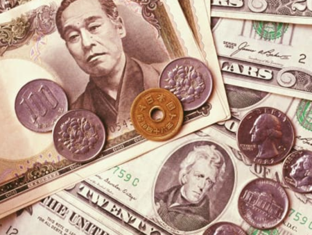 Japanese Yen retreats to the lower end of its daily range against US Dollar